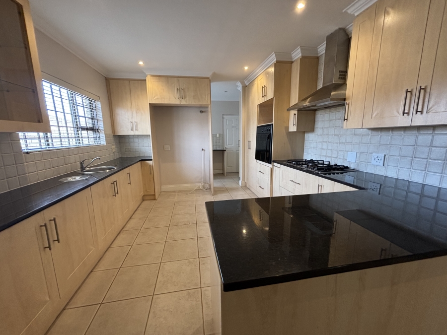 To Let 3 Bedroom Property for Rent in Summerstrand Eastern Cape